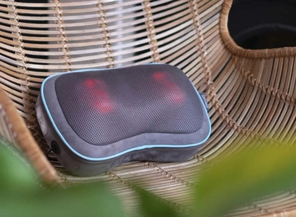 Gối massage cổ vai gáy GST-550HRC-EU Shiatsu 3D, 4 bi GEL kèm nhiệt