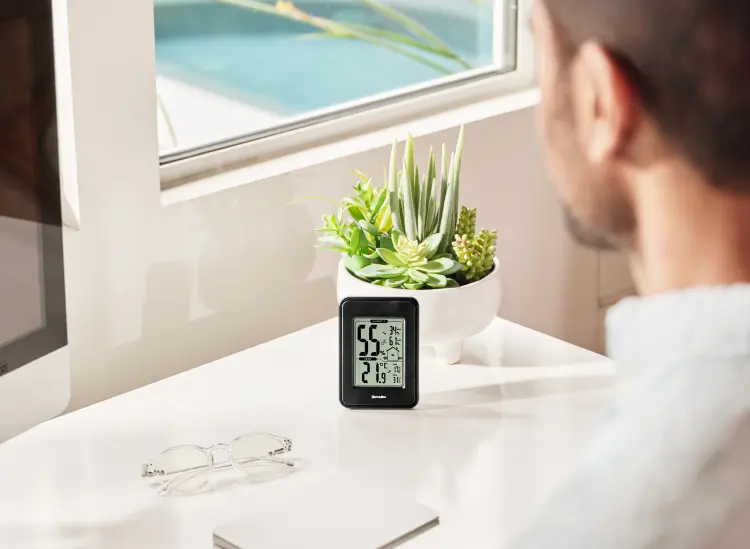 Nhiệt ẩm kế điện tử UHE-HM100 HoMedics Nhiệt ẩm kế điện tử UHE-HM100 HoMedics